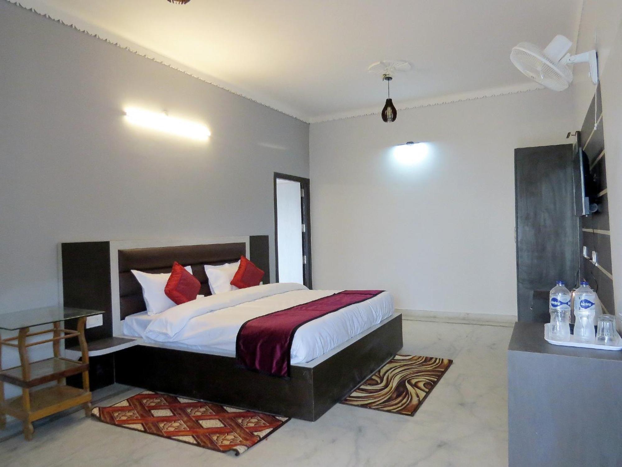 Hotel Haya Palace Nainital Eksteriør billede